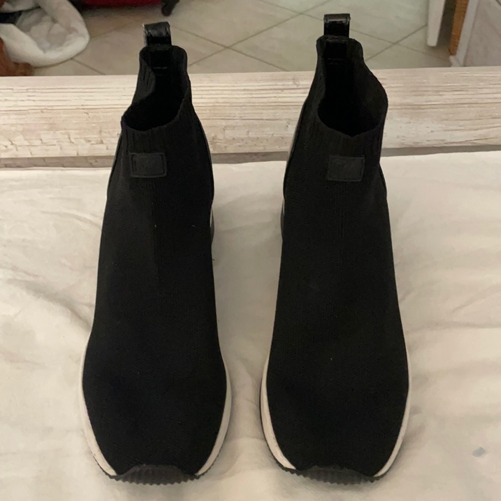 Michael kors black sneakers size 8.5